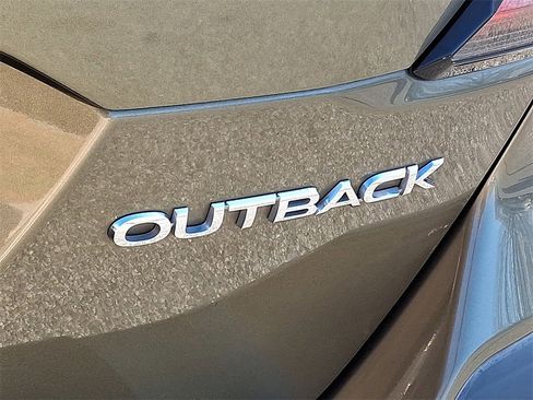 Used 2020 Subaru Outback Premium image 31