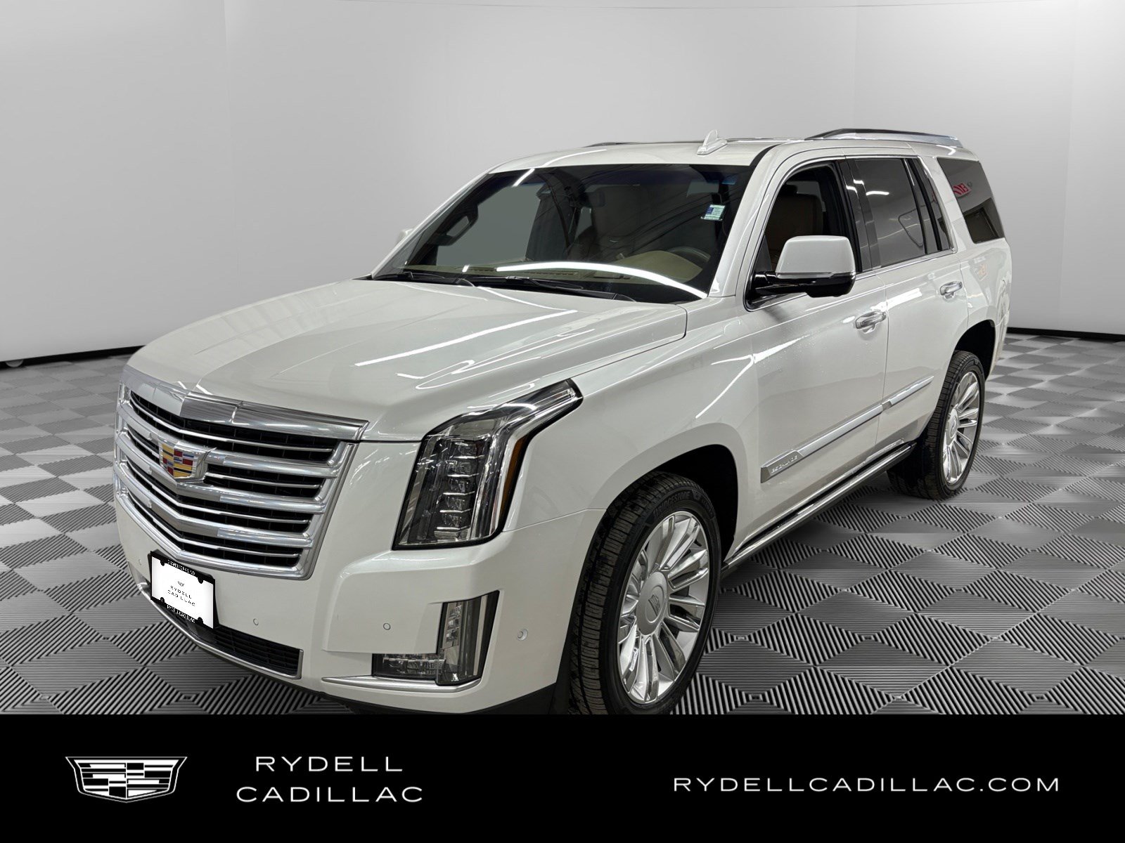 Used 2018 Cadillac Escalade Platinum AWD/4WD image 1