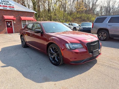 Used 2020 Chrysler 300 Touring w/ Sport Appearance Package image 3