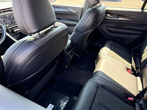 New 2025 Jeep Grand Cherokee Altitude image 29