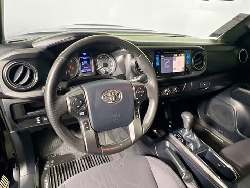 Used 2019 Toyota Tacoma TRD Sport image 30