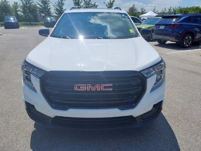Used 2023 GMC Terrain SLT w/ Elevation Edition FWD image 2