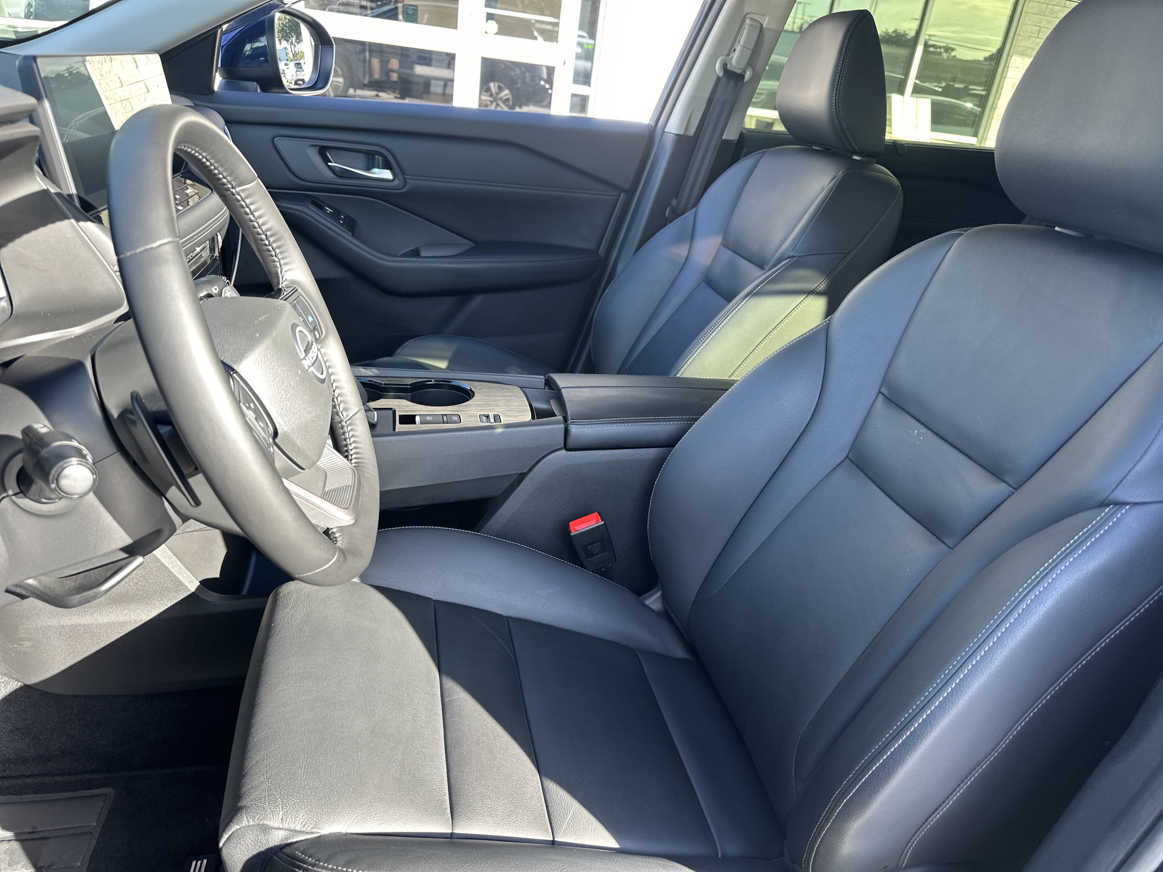 Used 2025 Nissan Rogue SL w/ SL Premium Package FWD image 10