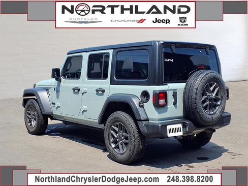 Used 2024 Jeep Wrangler Unlimited Sport AWD/4WD image 2