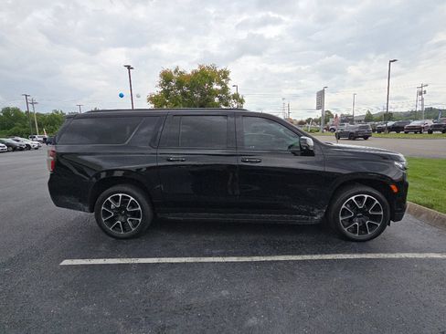Used 2024 Chevrolet Suburban RST w/ Luxury Package AWD/4WD image 2