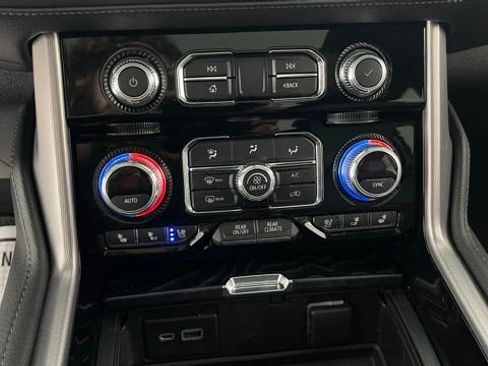 Used 2022 GMC Yukon XL Denali image 39