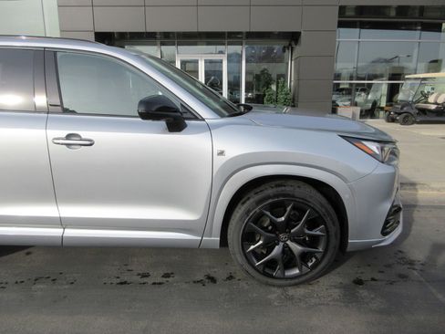 New 2025 Lexus TX 500h AWD image 9