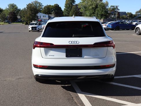 Used 2021 Audi e-tron Premium w/ Convenience Plus Package AWD/4WD image 7