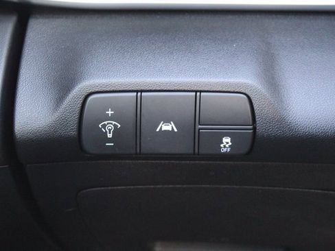 Used 2023 Hyundai Elantra Limited image 19