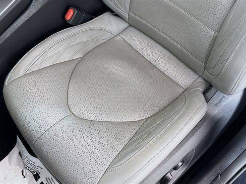 Used 2019 Toyota Avalon Limited image 21