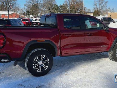 Used 2025 GMC Canyon AT4 image 10