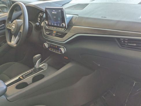 Used 2025 Nissan Altima 2.5 SV FWD image 30