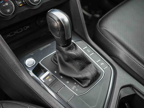 Used 2020 Volkswagen Tiguan SE R-Line image 19