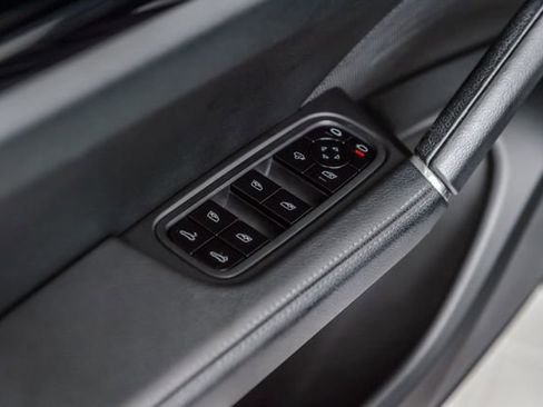 Used 2019 Porsche Cayenne image 50