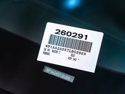 Certified 2026 Porsche Macan Turbo AWD/4WD image 31