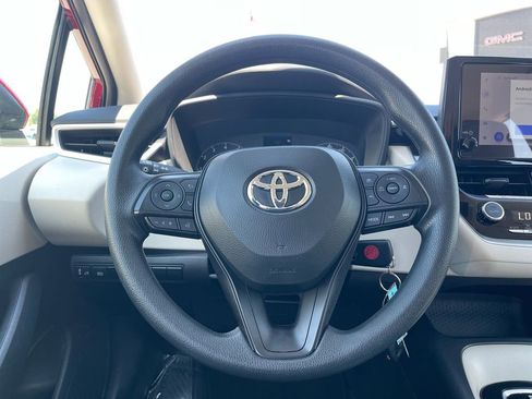 Used 2025 Toyota Corolla LE image 12