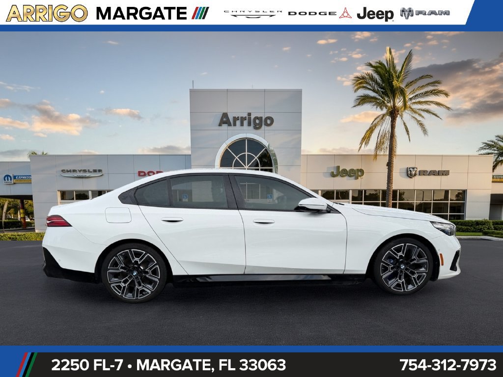 Used 2025 BMW i5 xDrive40 w/ M Sport Package AWD/4WD image 8