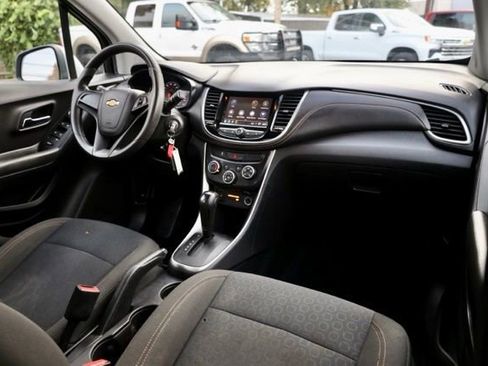 Used 2018 Chevrolet Trax LS image 29