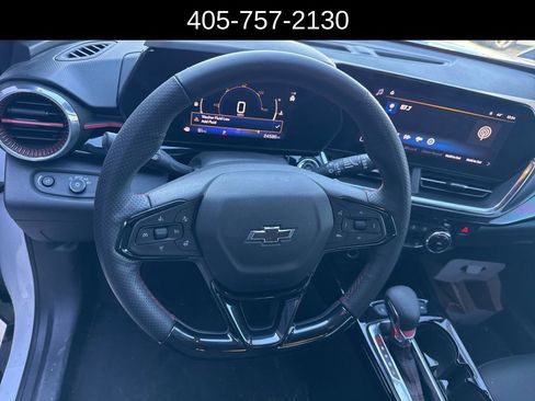 Used 2025 Chevrolet Trax RS w/ Driver Confidence Package FWD image 18