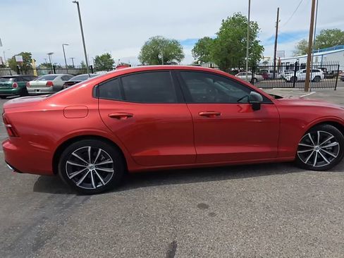 Used 2022 Volvo S60 B5 Momentum AWD/4WD image 2