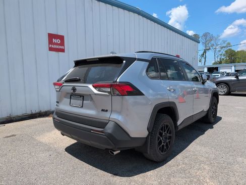 Used 2024 Toyota RAV4 XLE w/ Convenience Package FWD image 8
