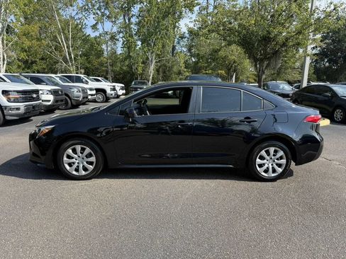 Used 2026 Toyota Corolla LE FWD image 2