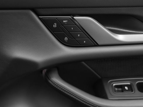 Certified 2025 Porsche Taycan AWD/4WD image 23