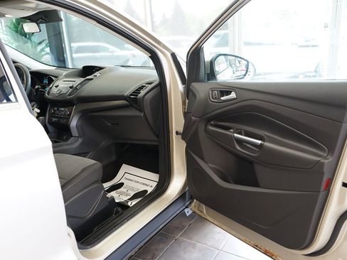 Used 2017 Ford Escape SE FWD image 38