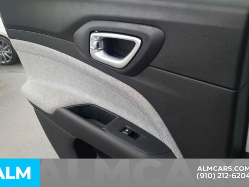 Used 2025 Hyundai Elantra SE image 22