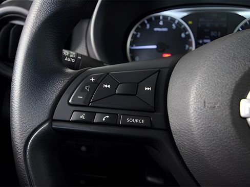 Used 2024 Nissan Kicks S image 18