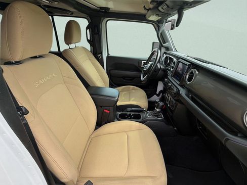 Used 2022 Jeep Wrangler Unlimited Sahara AWD/4WD image 9