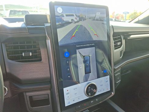 Certified 2024 Ford Expedition Platinum image 24