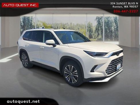 Used 2024 Toyota Grand Highlander AWD Hybrid image 3