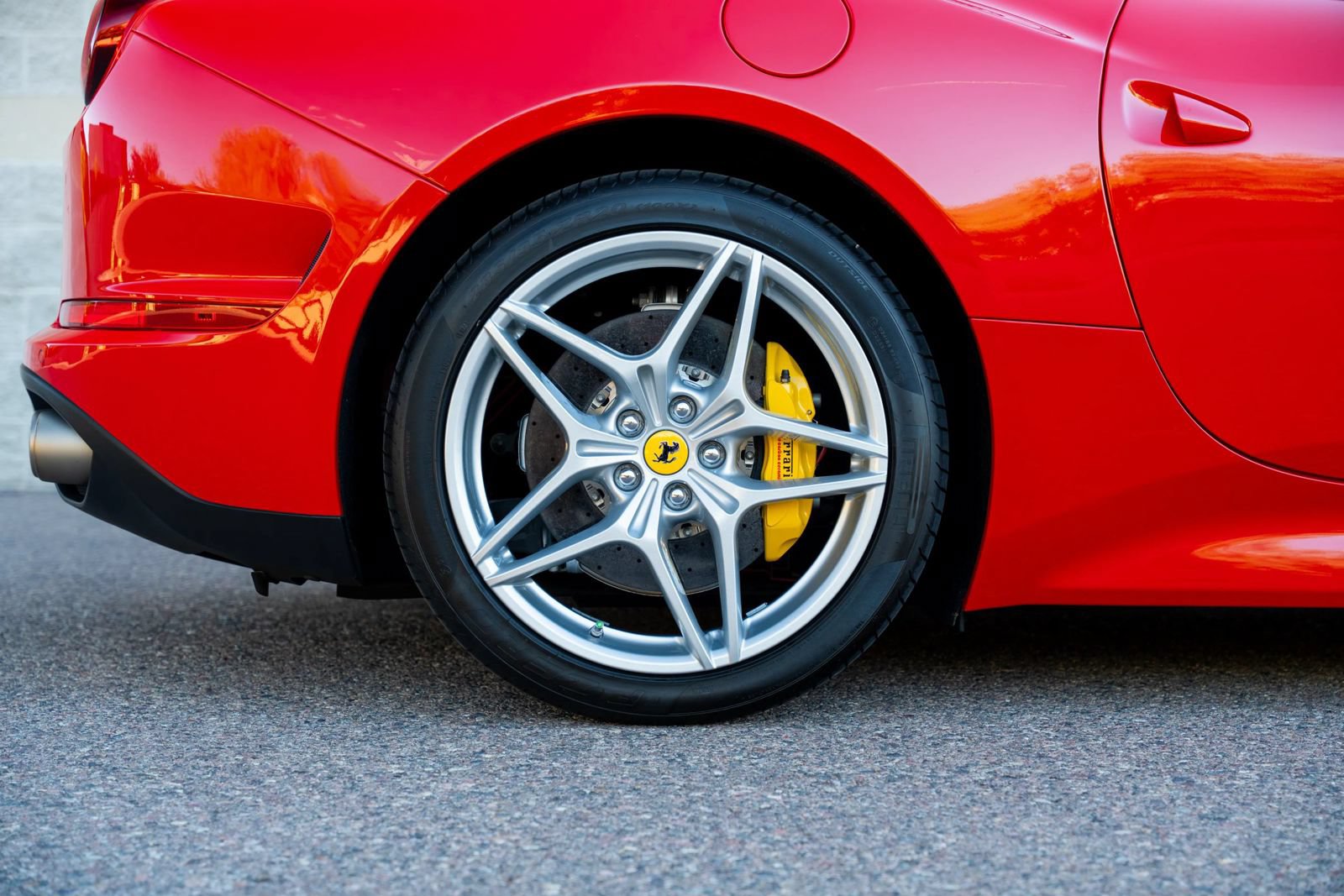 Used 2015 Ferrari California T RWD image 56