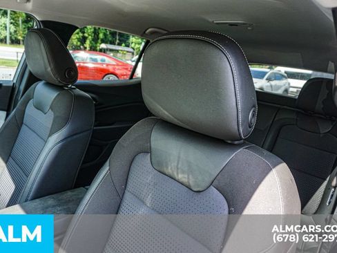 Used 2025 Chevrolet Trax LT FWD image 17