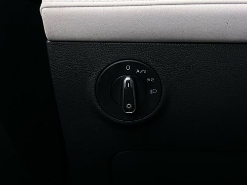 Used 2025 Volkswagen Taos SE image 22