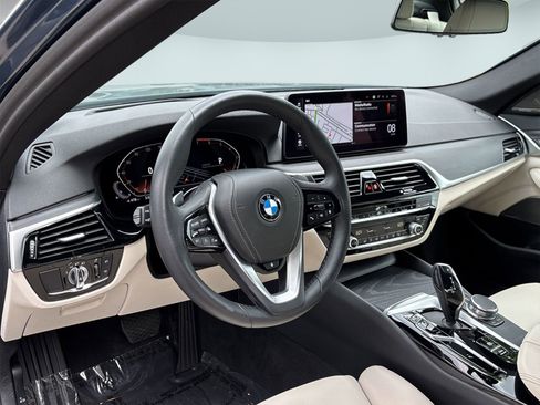 Certified 2023 BMW 530i xDrive w/ Premium Package AWD/4WD image 4