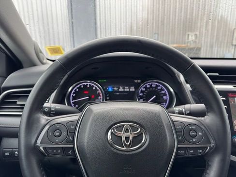 Used 2019 Toyota Camry XLE image 17