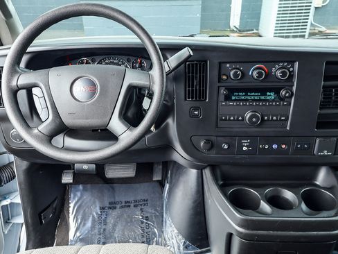 Used 2025 GMC Savana 3500 LT w/ LT Preferred Equipment Group RWD image 3