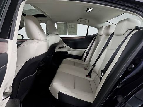 Used 2025 Lexus ES 300h w/ Premium Package FWD image 11