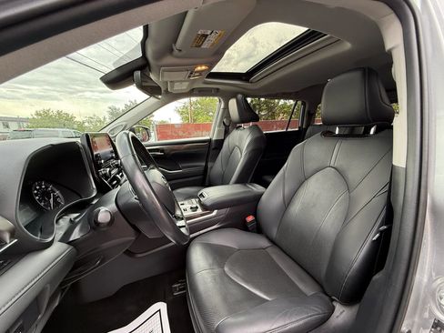 Used 2021 Toyota Highlander Limited AWD/4WD image 12