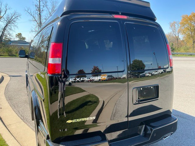 Used 2026 Chevrolet Express 2500 w/ Driver Convenience Package RWD image 10
