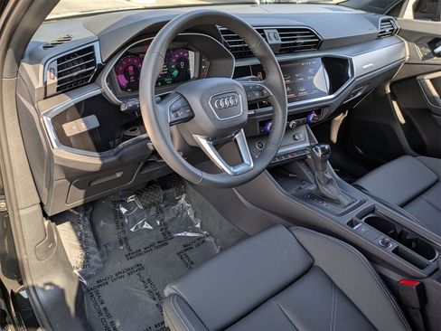 New 2025 Audi Q3 2.0T Premium image 8