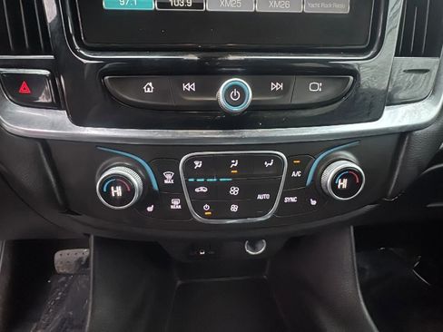 Used 2018 Chevrolet Traverse LT image 17