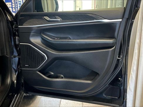 Used 2023 Jeep Grand Cherokee Trailhawk AWD/4WD image 12