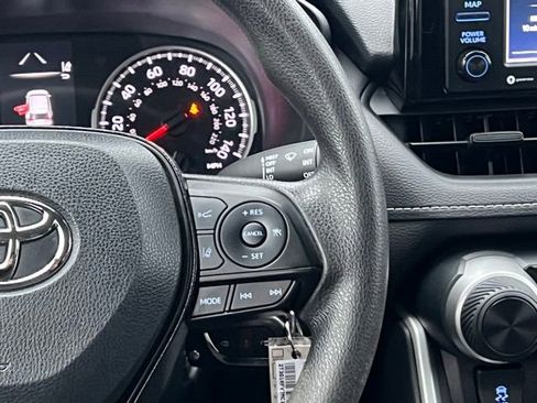 Used 2021 Toyota RAV4 LE image 21