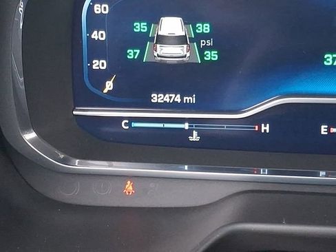 Used 2023 Chevrolet Tahoe Z71 w/ Luxury Package image 22