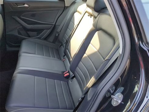 Certified 2023 Volkswagen Jetta SE w/ Panoramic Sunroof Package image 16