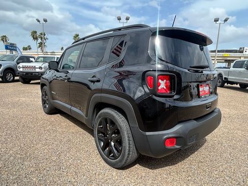 Used 2018 Jeep Renegade Altitude FWD image 4