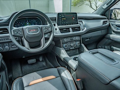 Used 2024 GMC Yukon AT4 w/ Technology Package AWD/4WD image 31